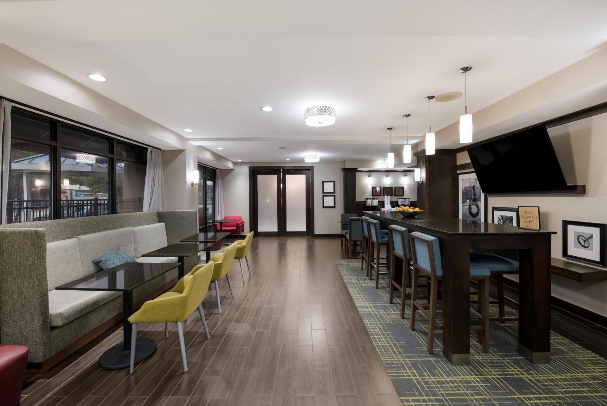 Hampton Inn Marshall Exterior photo