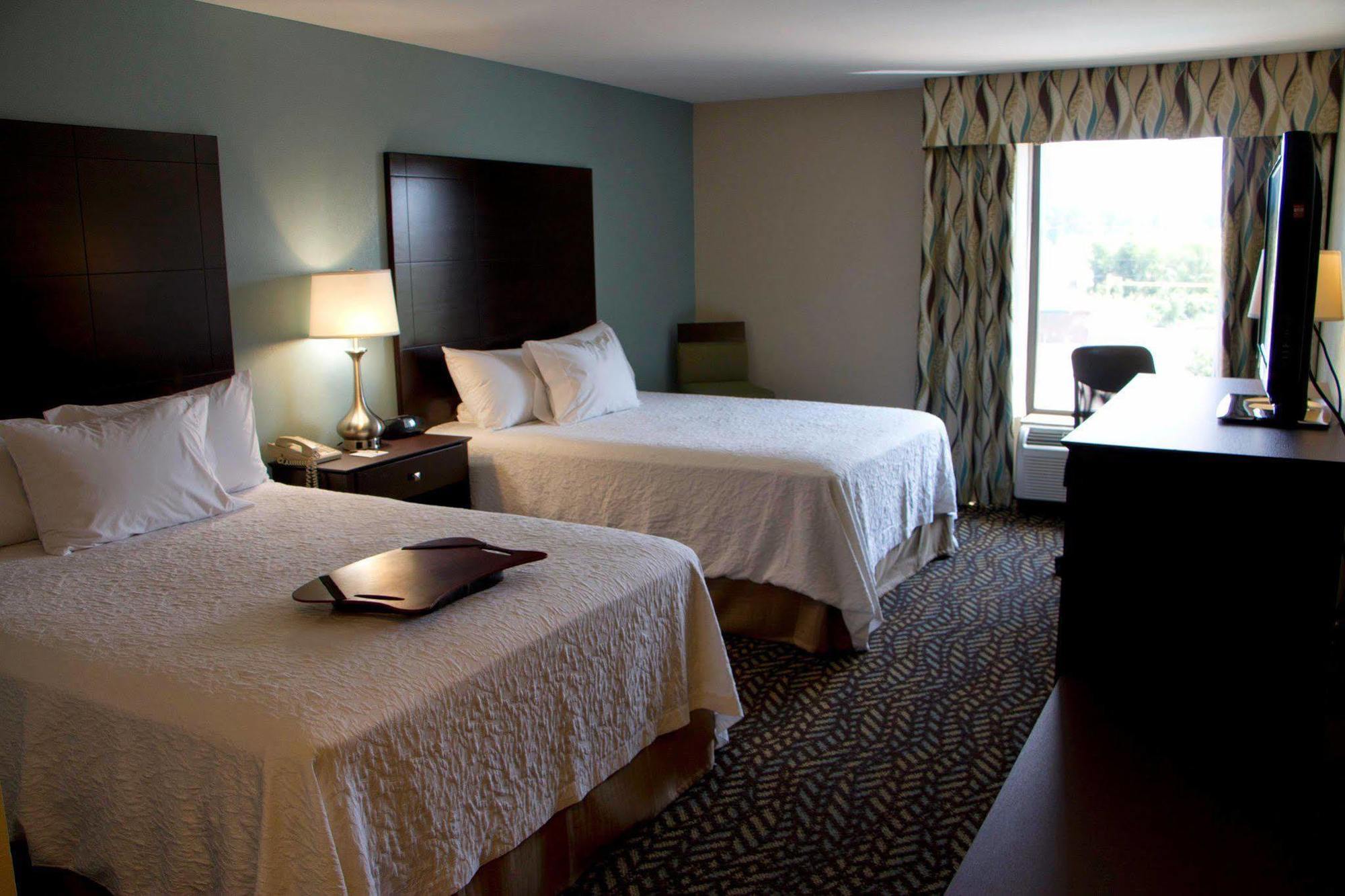 Hampton Inn Marshall Exterior photo