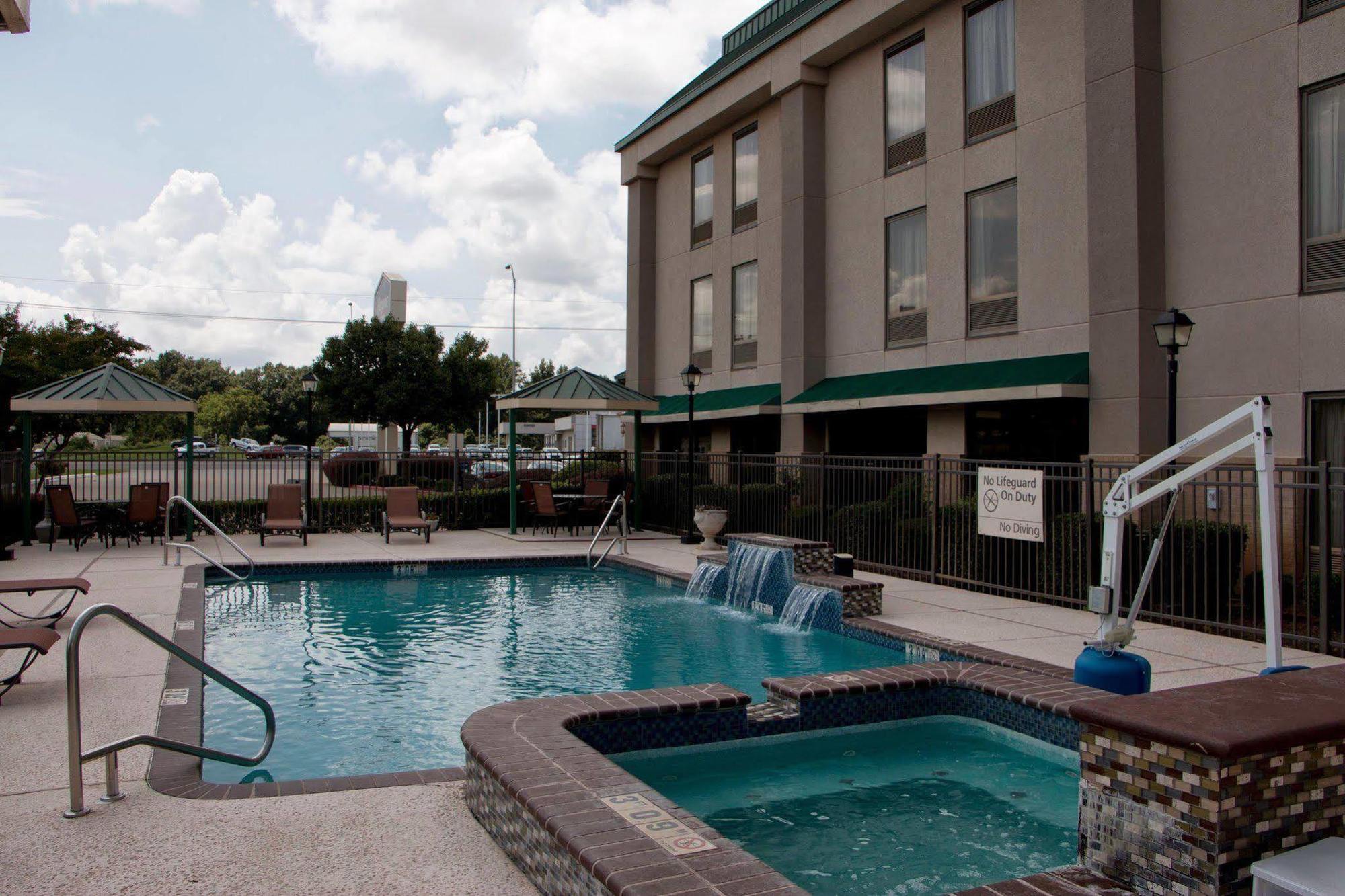 Hampton Inn Marshall Exterior photo