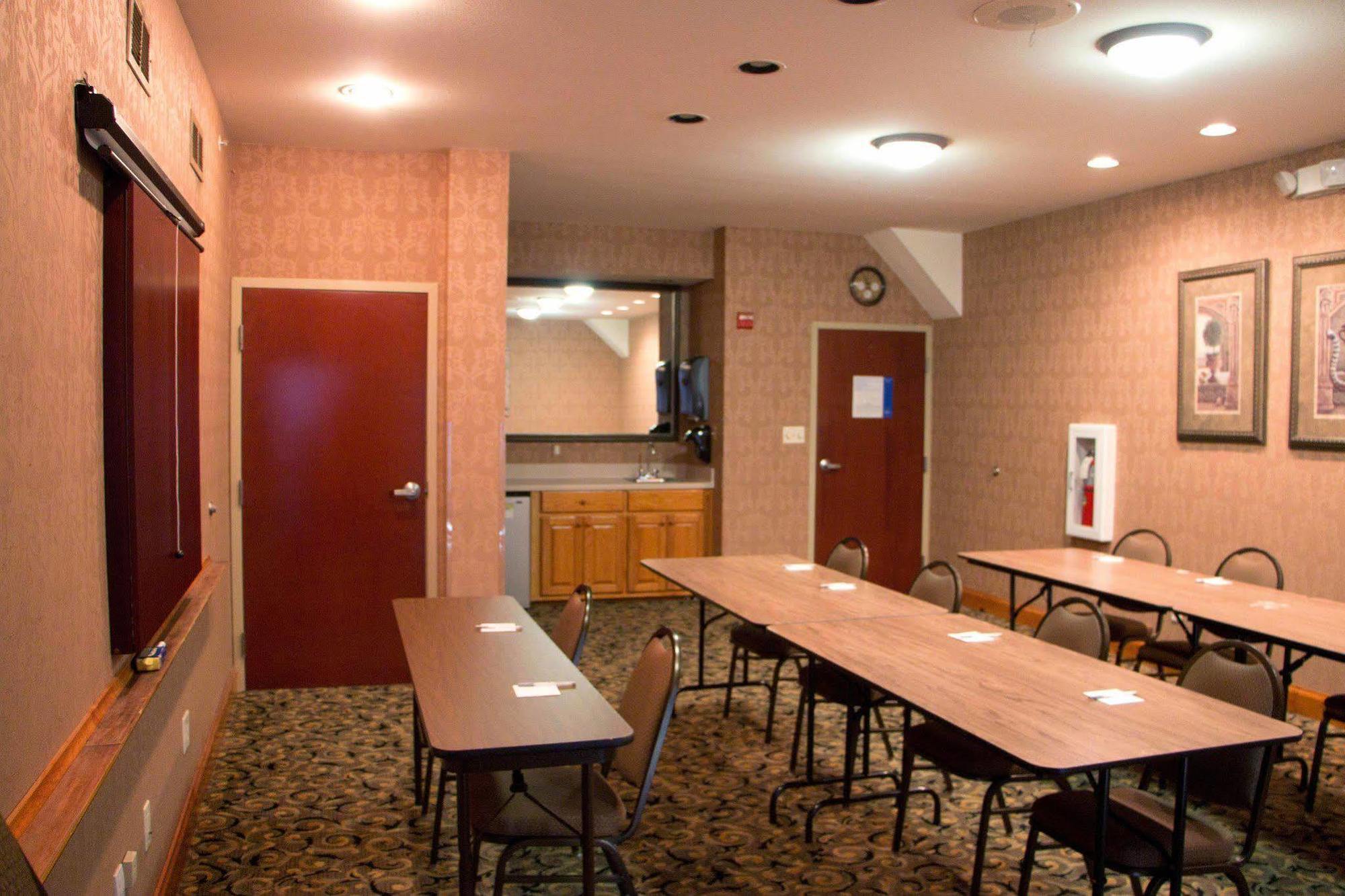 Hampton Inn Marshall Exterior photo