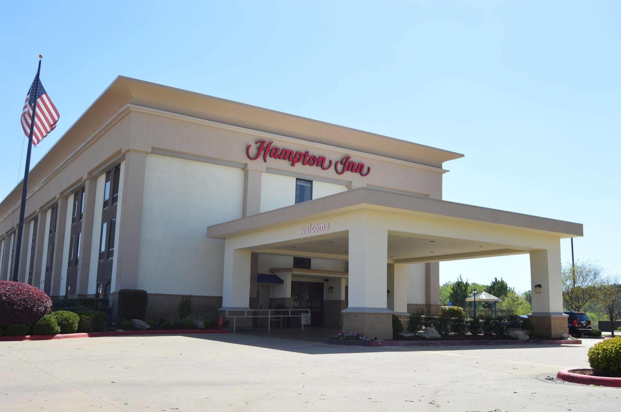 Hampton Inn Marshall Exterior photo